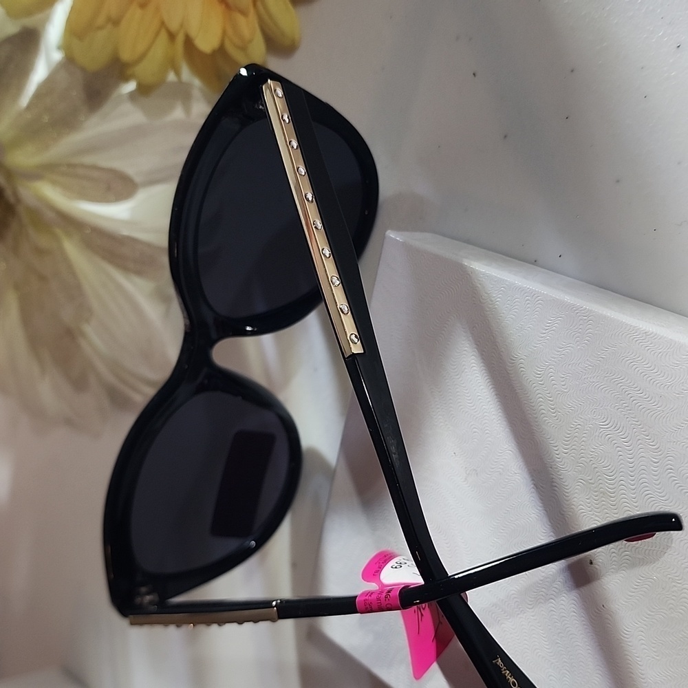 NWT BETSEY JOHNSON SUNGLASSES - Picture 5 of 6